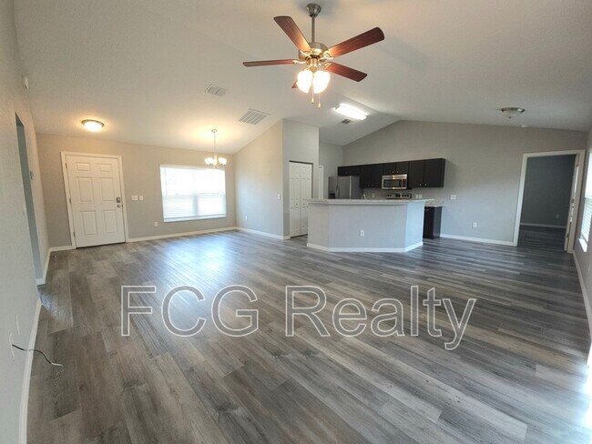 Foto del edificio - 525 Marion Oaks Ln