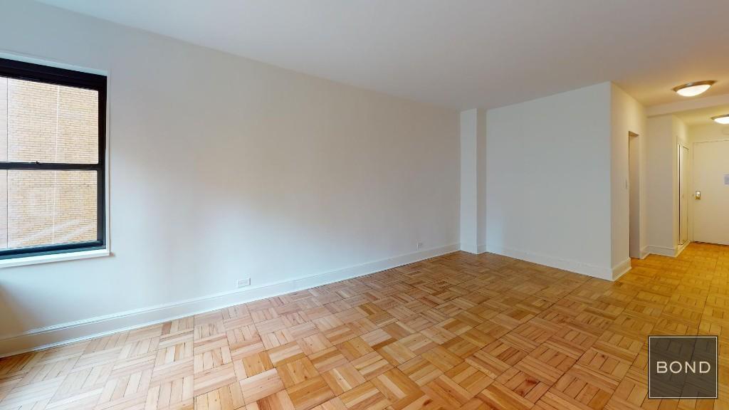 Building Photo - 412 E 55th St