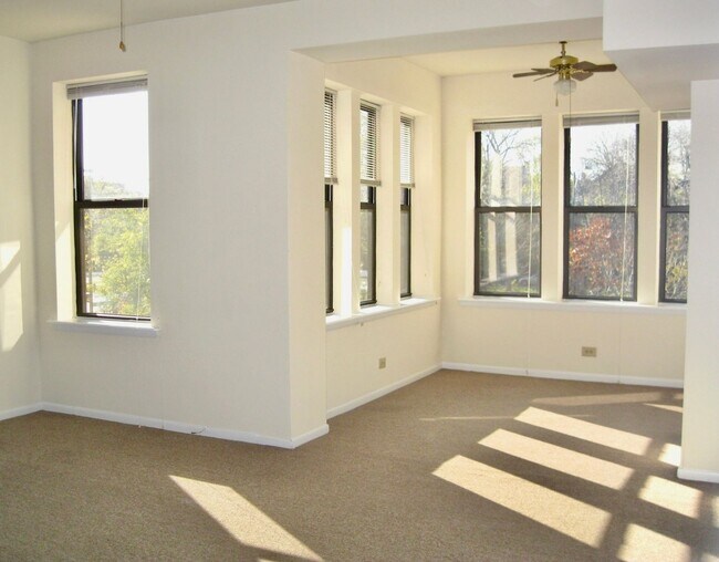 Foto del edificio - 2323 N Kedzie Blvd