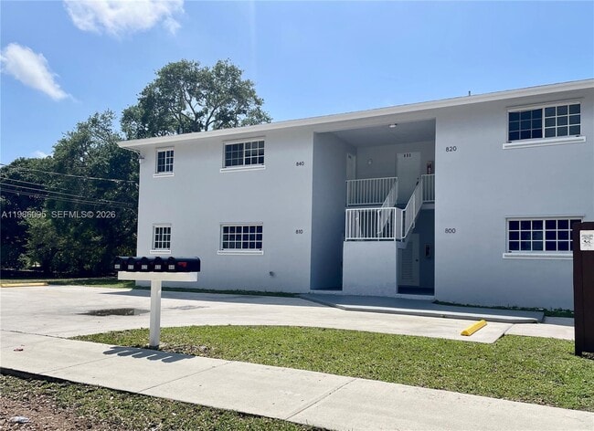 Foto del edificio - 800 SW 10th Ave