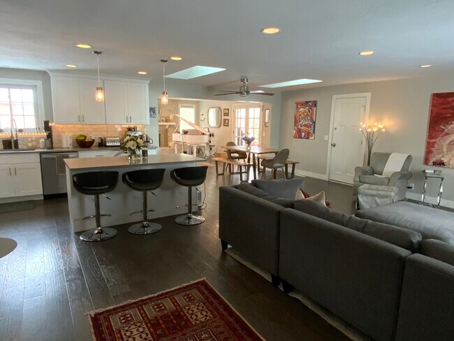 Foto del edificio - 1555 Fieldcrest Ln