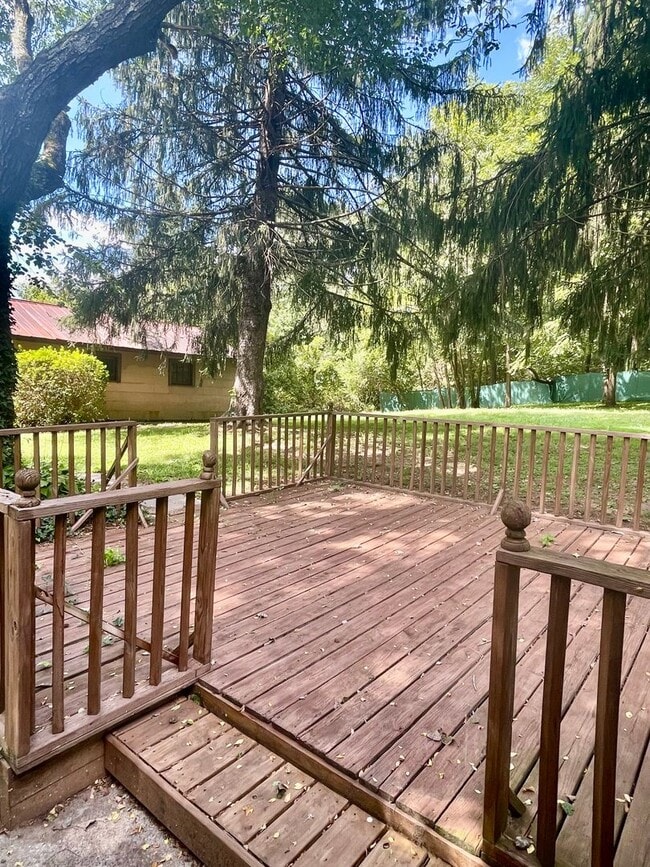 Foto del edificio - Spacious 2 Bed, 1 Bath Home in Arden With Bonus Sun Room, $1775