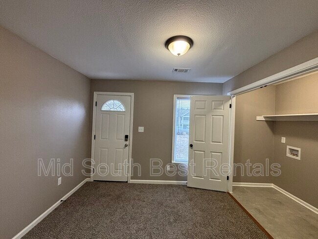 Building Photo - 1214 S Schiller St