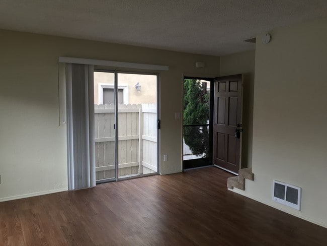 Patio - 2016 Ruhland Ave
