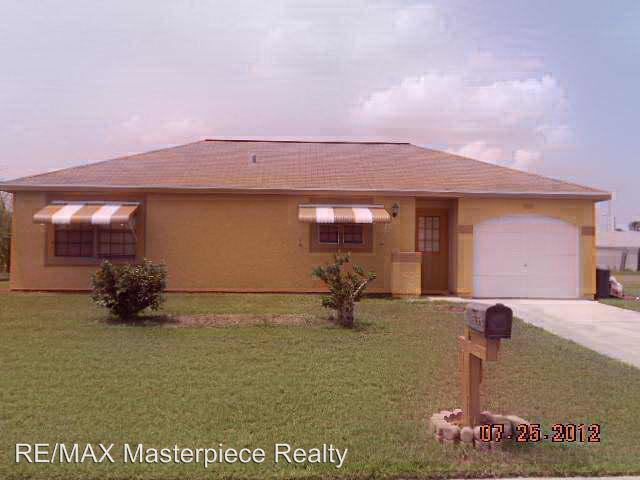 Primary Photo - 1521 SE Collette Cir