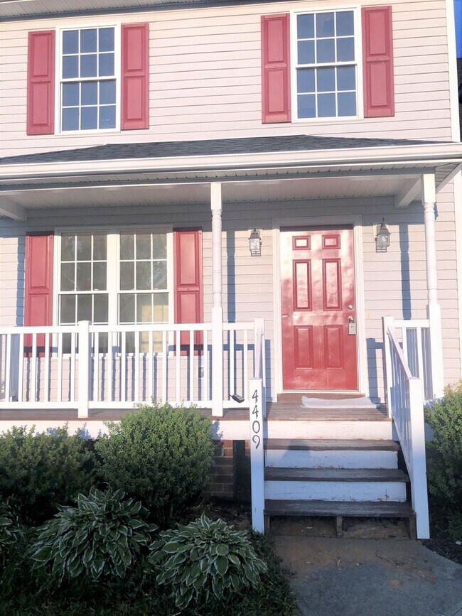 Building Photo - Beautiful 4 Bedroom, 2.5 Bathroom Home in ...