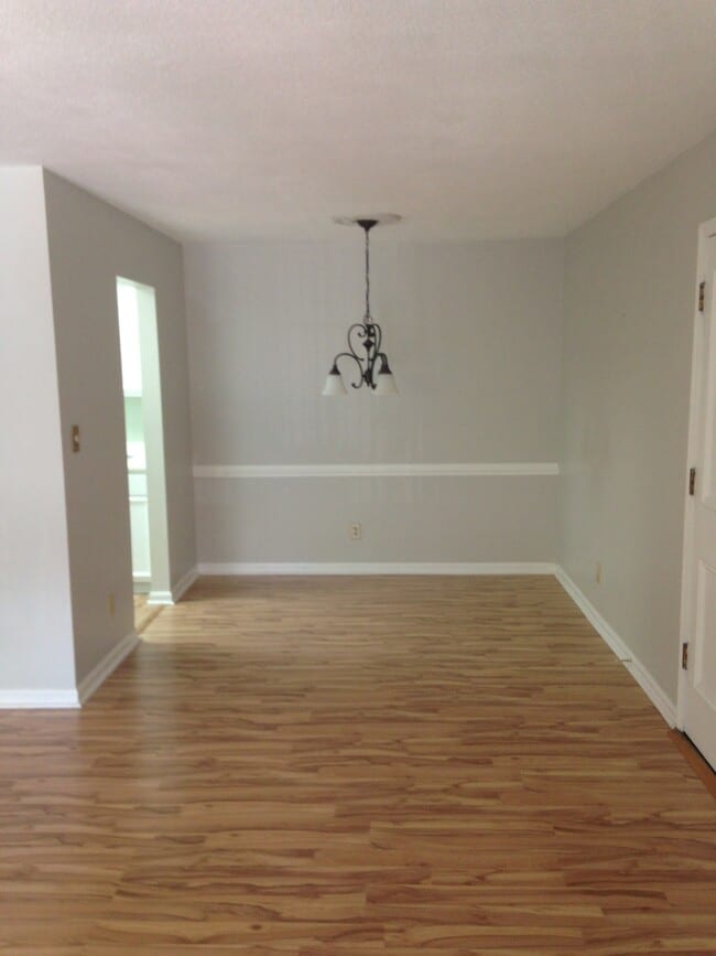 Building Photo - 817 Highwood Dr