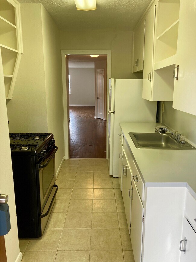 View from front door into kitchen - 3817 S Shepherd Dr