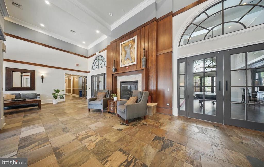 Foto principal - 2465 Army Navy Dr