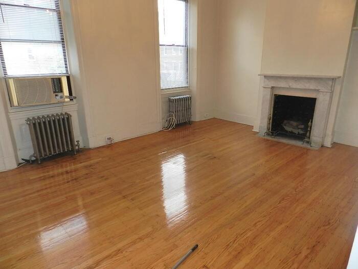 Primary Photo - 1304 Pine St