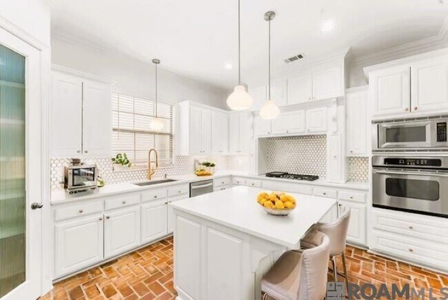 Foto del edificio - 2904 Rue Dauphine