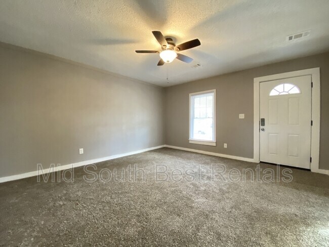 Building Photo - 304 N Hospital Dr