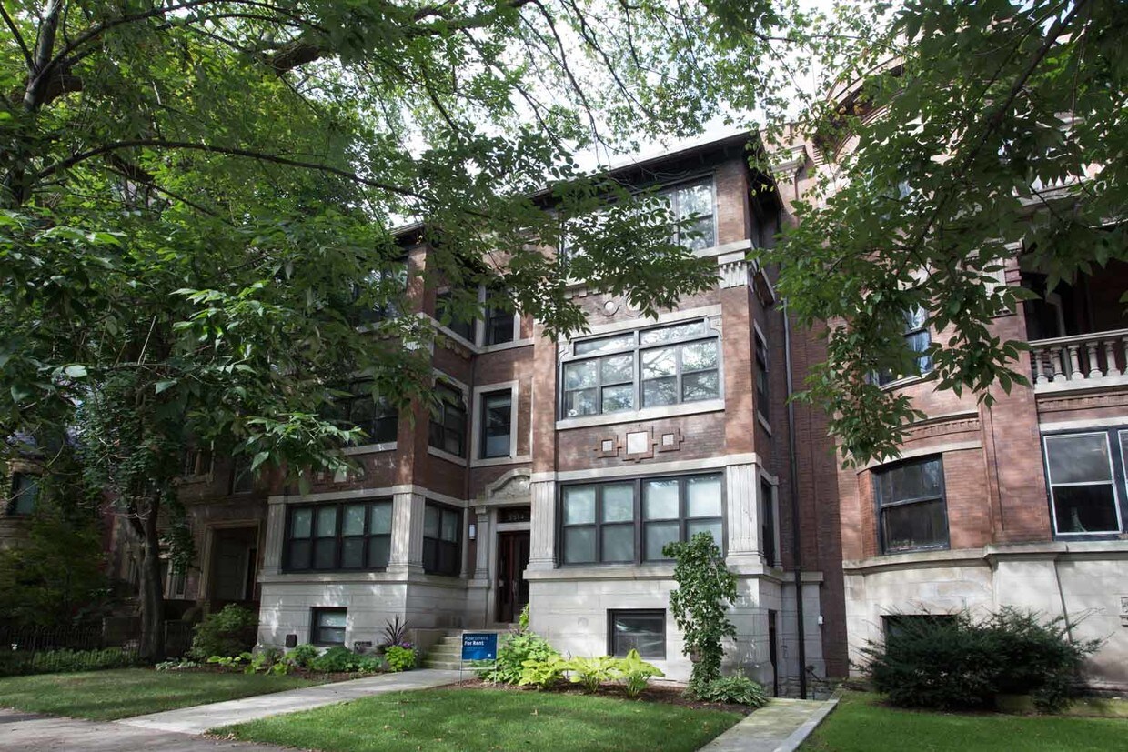 5512 S. Hyde Park Boulevard Apartments Chicago, IL