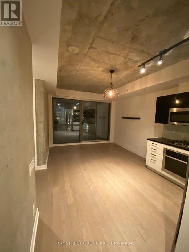 Building Photo - 39 Brant St