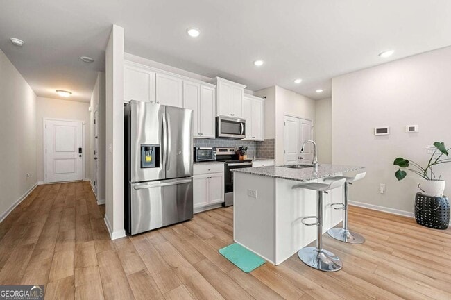 Building Photo - 6372 Rosetta Dr