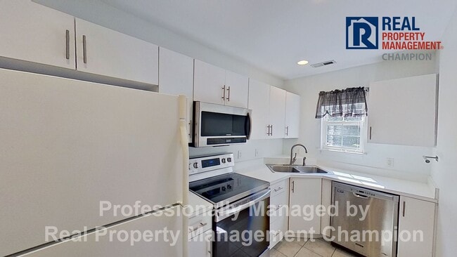Building Photo - 3825 Mayfield Ct