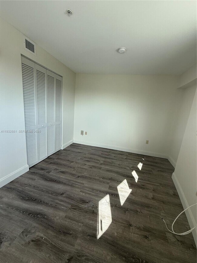 Foto del edificio - 5725 SW 72nd St