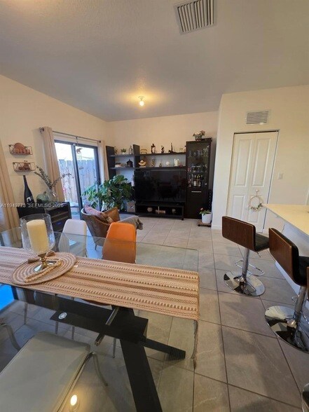 Foto del edificio - 23337 SW 128th Ave