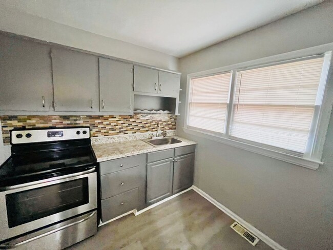 Foto del edificio - 2 Bedroom/1 Bathroom - Forest Park, GA