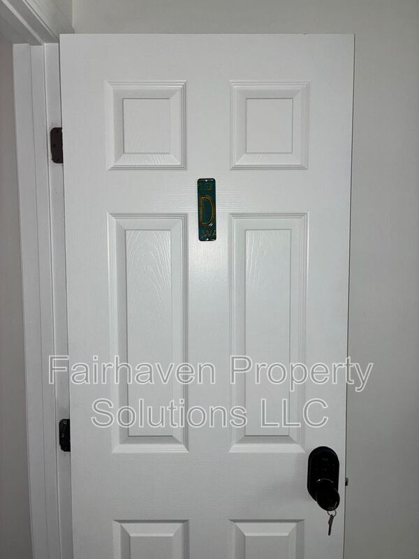 Building Photo - 2827 E 5th Ave