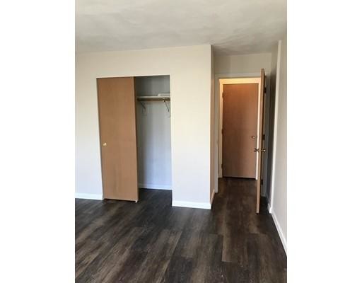 Building Photo - 11 Kenmar Dr