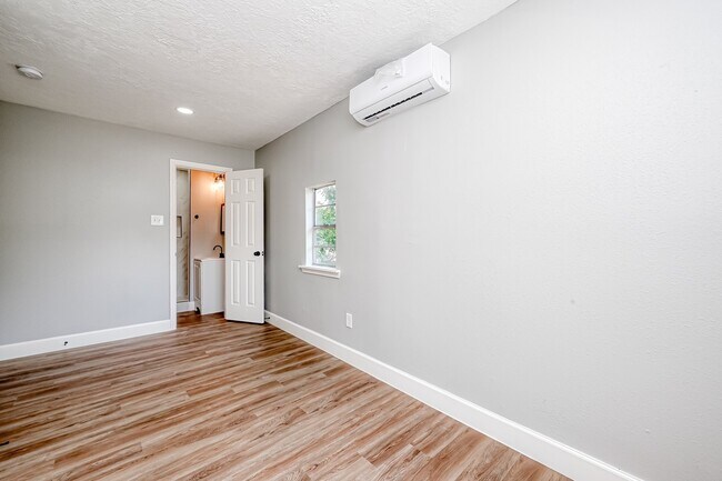 Foto del edificio - 6715 Victoria St