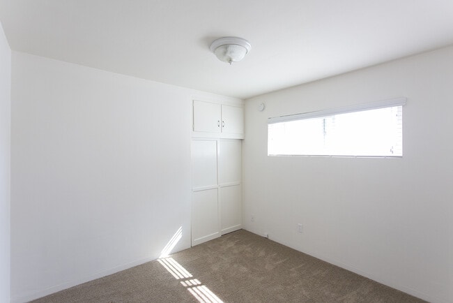 Building Photo - Charming Upstairs One Bedroom in Crown Poi...