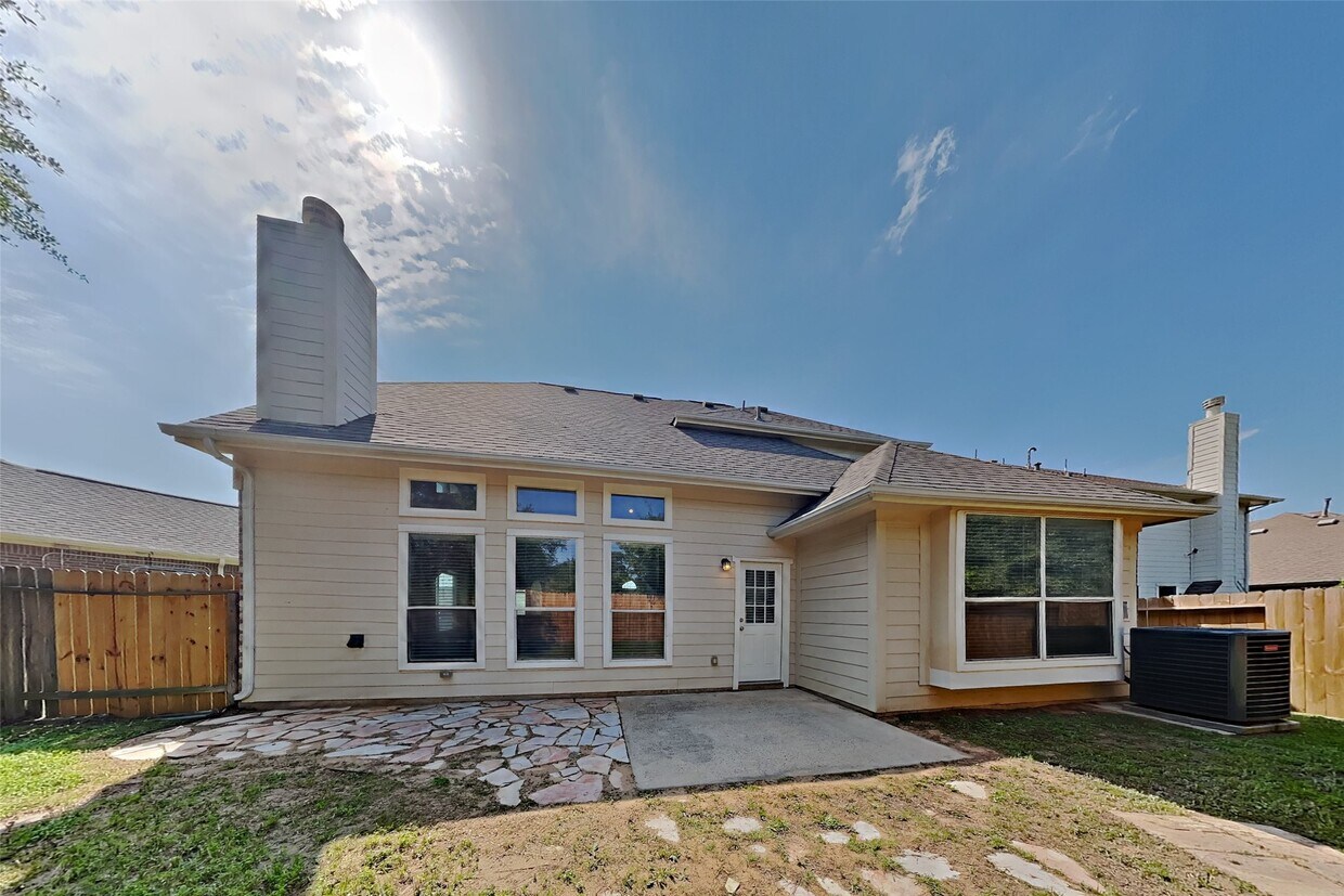 Building Photo - 8000 N Tarrytown Crossing Dr