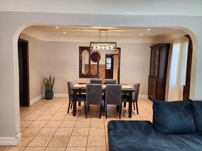 Foto del edificio - 4409 E 56th St