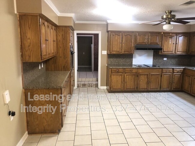 Building Photo - 2809 S Curtis Dr
