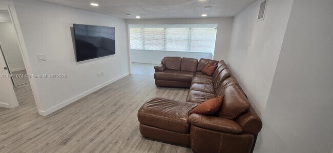Foto del edificio - 5310-5323 SW 23rd Terrace