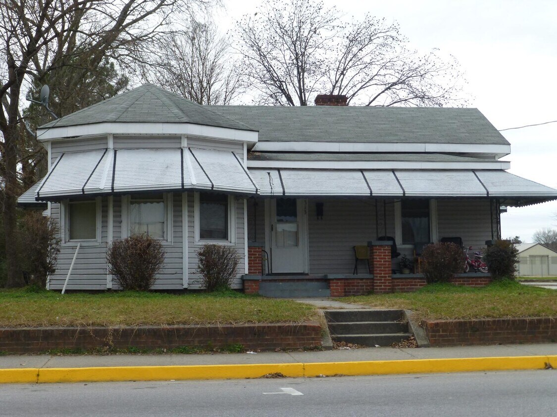 Foto principal - 313 N Main St