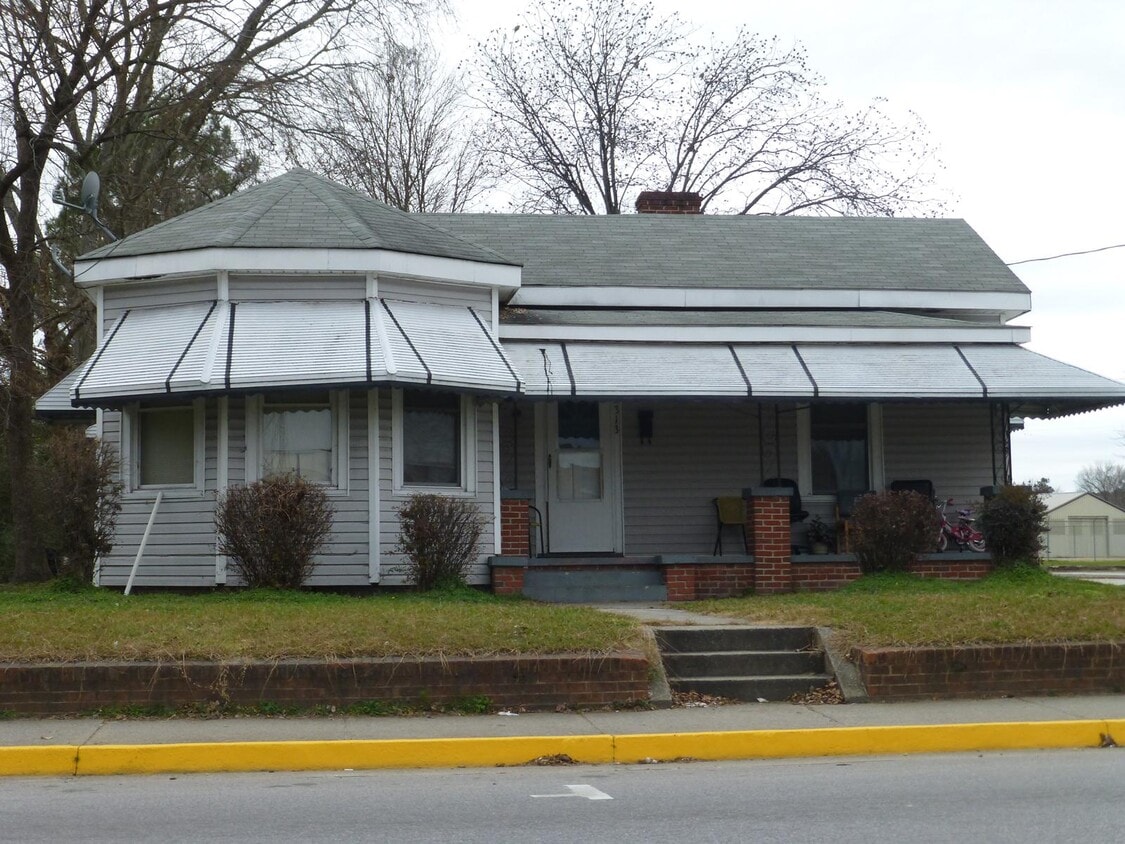 Primary Photo - 313 N Main St