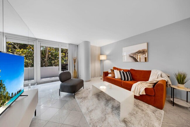 Foto del edificio - 1717 N Bayshore Dr