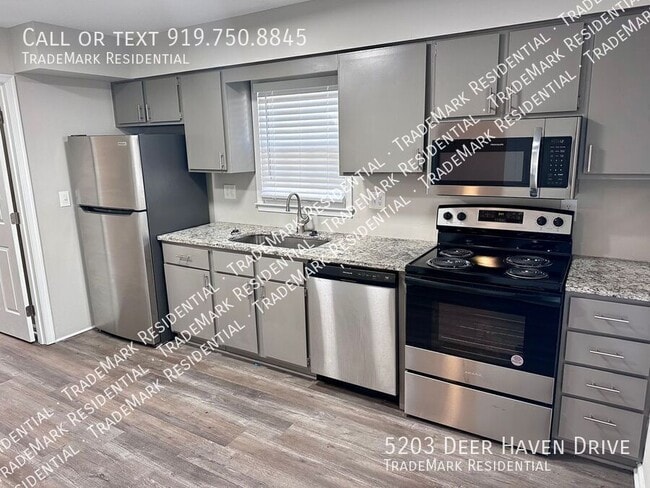 Foto del edificio - 5203 Deer Haven Dr