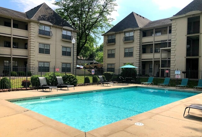 Arrows Mark Pool - Arrow's Mark Apartments