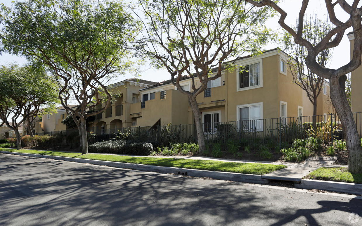 Foto del edificio - Harmony Court Apartment Homes - 62+ Senior