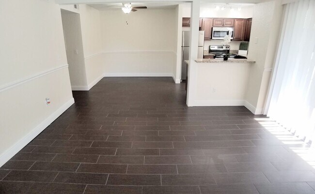 Foto del edificio - 3020 Antique Oaks Cir