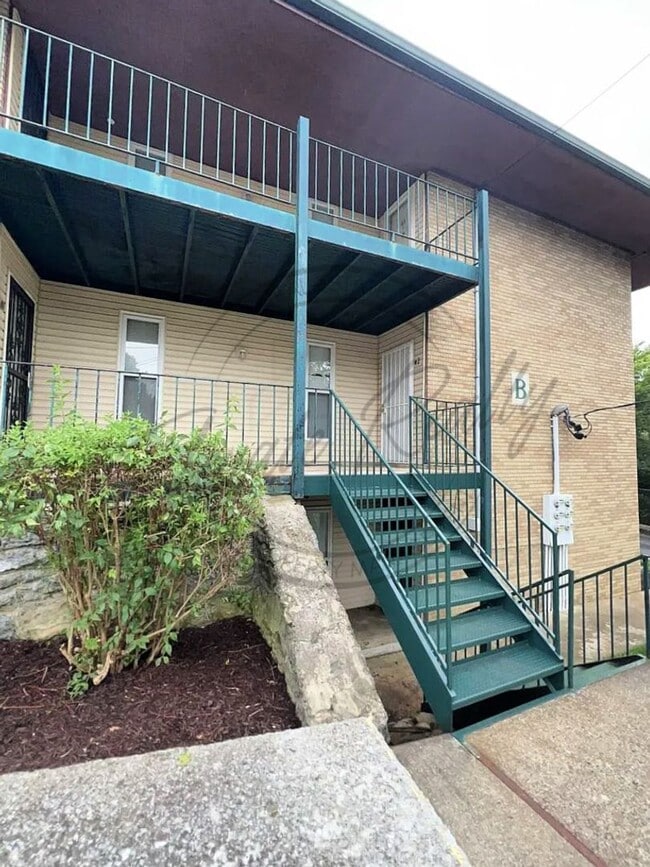 Building Photo - Two Bedroom Spacious Second-Floor Apartment with Modern Comforts Including Washer and Dryer!!