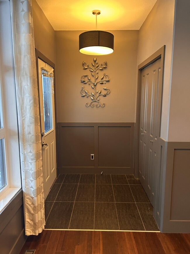 Photo du bâtiment - 411 Hampton Cir