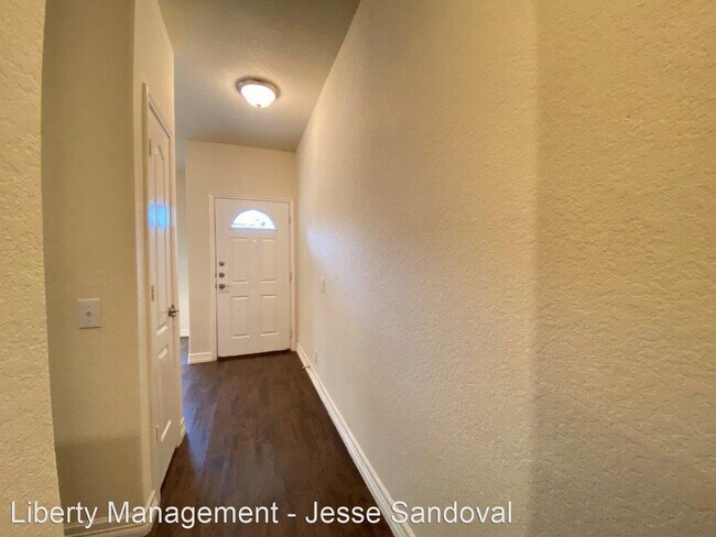 Building Photo - 2 br, 2.5 bath House - 6014 E Jolie Court