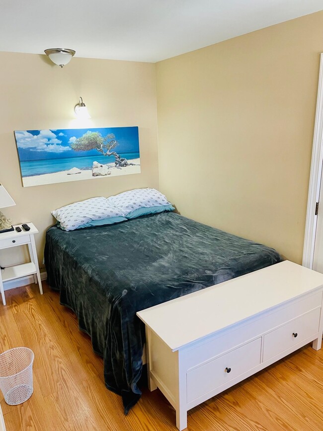 12 G St Unit 46, Hampton, NH 03842 Room for Rent in Hampton, NH