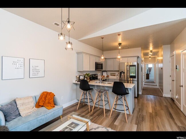 Building Photo - 14487 S Quill Dr