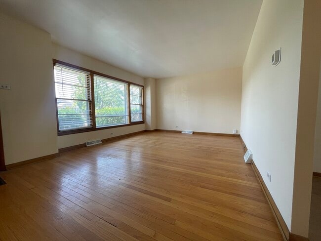 Building Photo - 5819 S Narragansett Ave