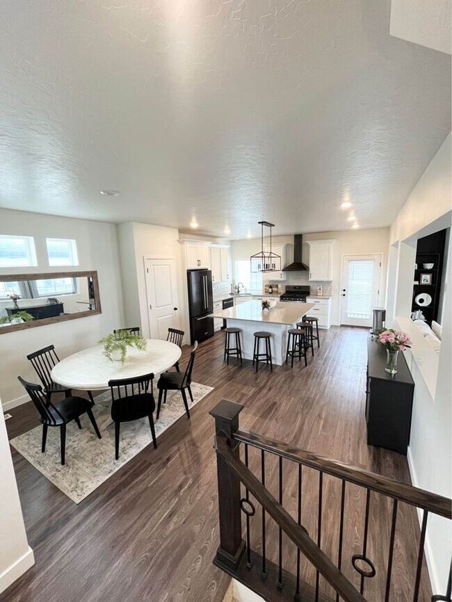 Building Photo - Lovely home for rent in Saratoga Springs.  (Pet Friendly)