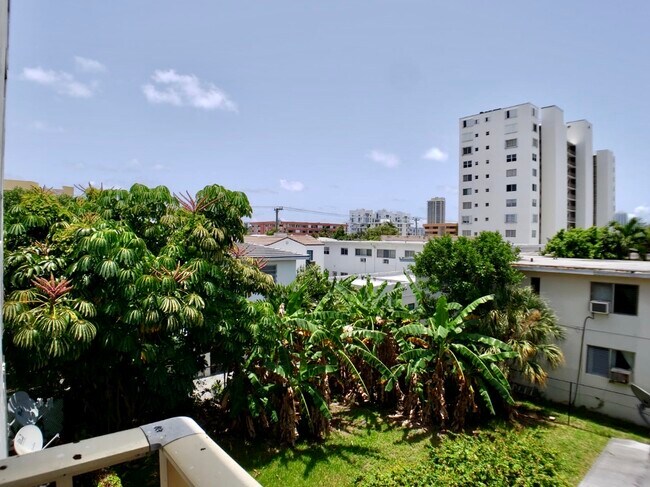 Foto del edificio - 7925 Carlyle Ave