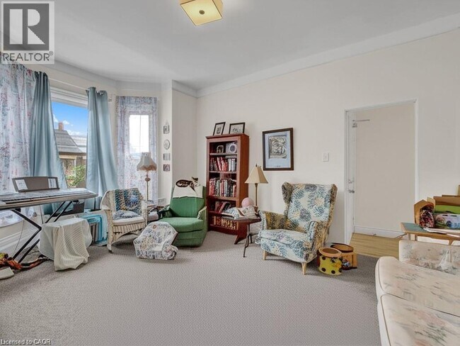 Building Photo - 214 Mary St