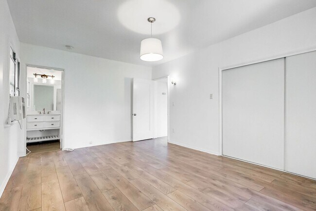 Foto del edificio - 288 S Coronado St