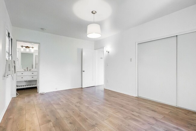 Building Photo - 288 S Coronado St