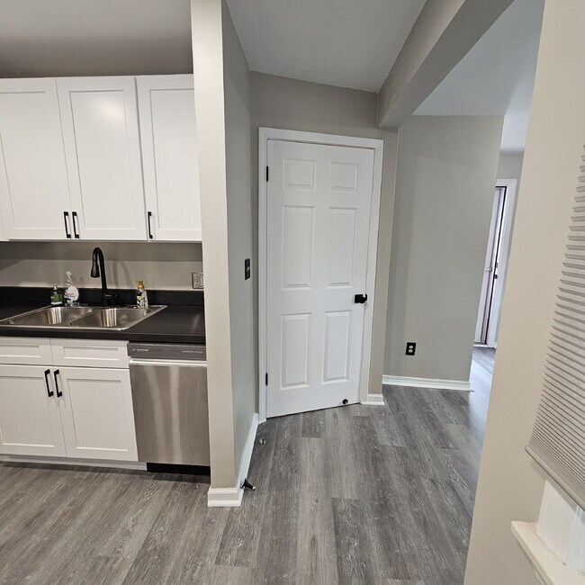Foto del edificio - Charming 2-Bedroom Ranch in Royal Oak – Co...